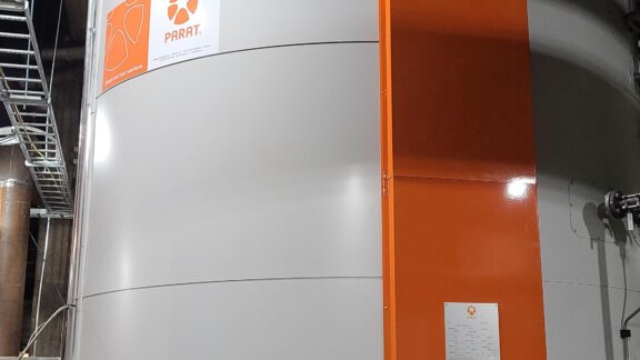 Lähikuva Vaskiluodon lieriön muotoisesta sähkökattilasta.